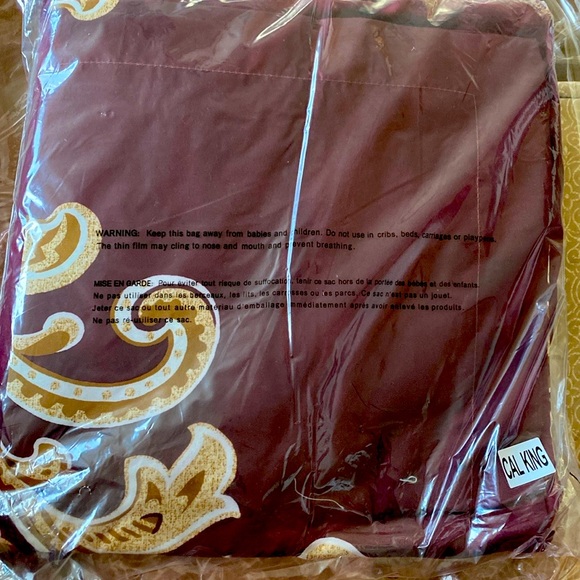 Cal King Bed Ensemble Fairfield Square Collection Bed-in-A-Bag Comforter Set - Picture 7 of 14